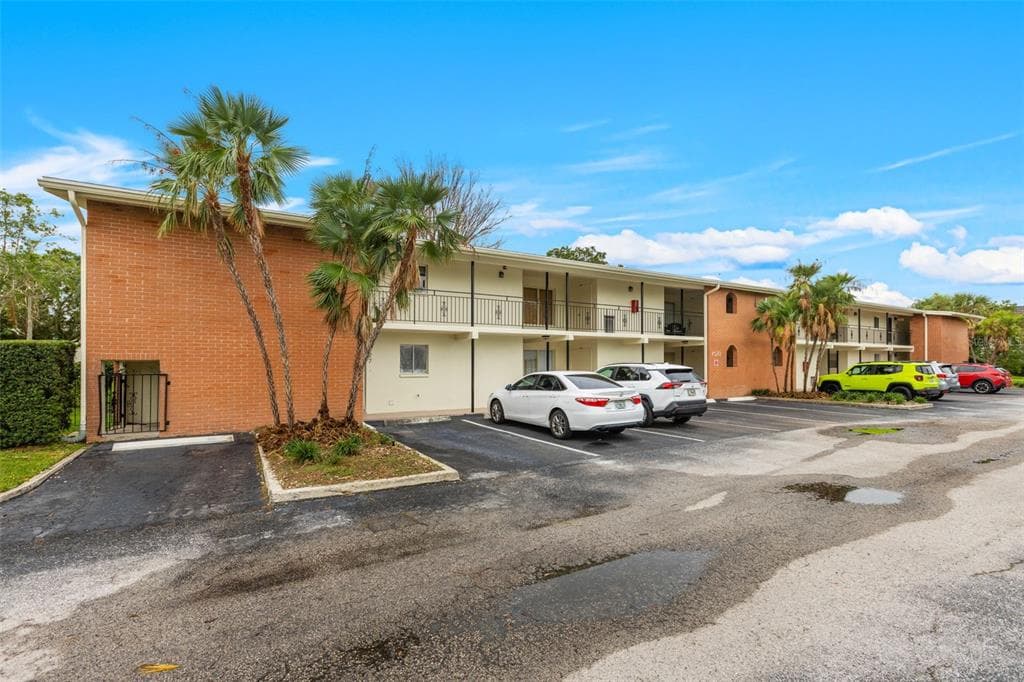 4520 OVERLOOK DRIVE NE UNIT 233 ST PETERSBURG, FL 33703