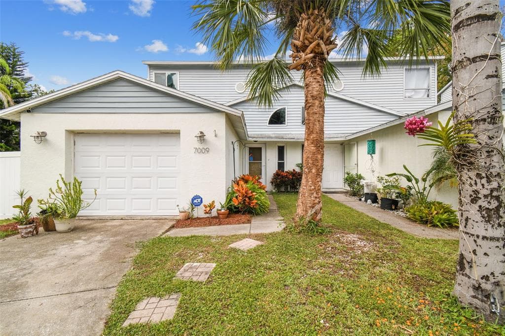 7009 OAKWOOD DRIVE NEW PORT RICHEY, FL 34652