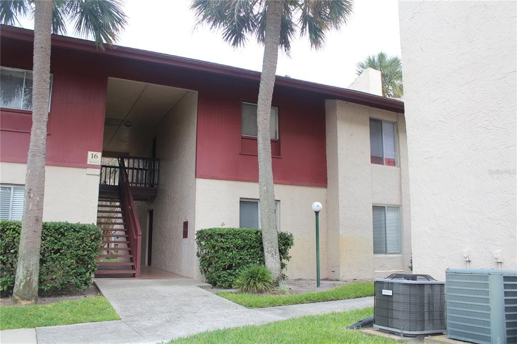 8605 CHAMPLAIN COURT UNIT 84 TAMPA, FL 33614