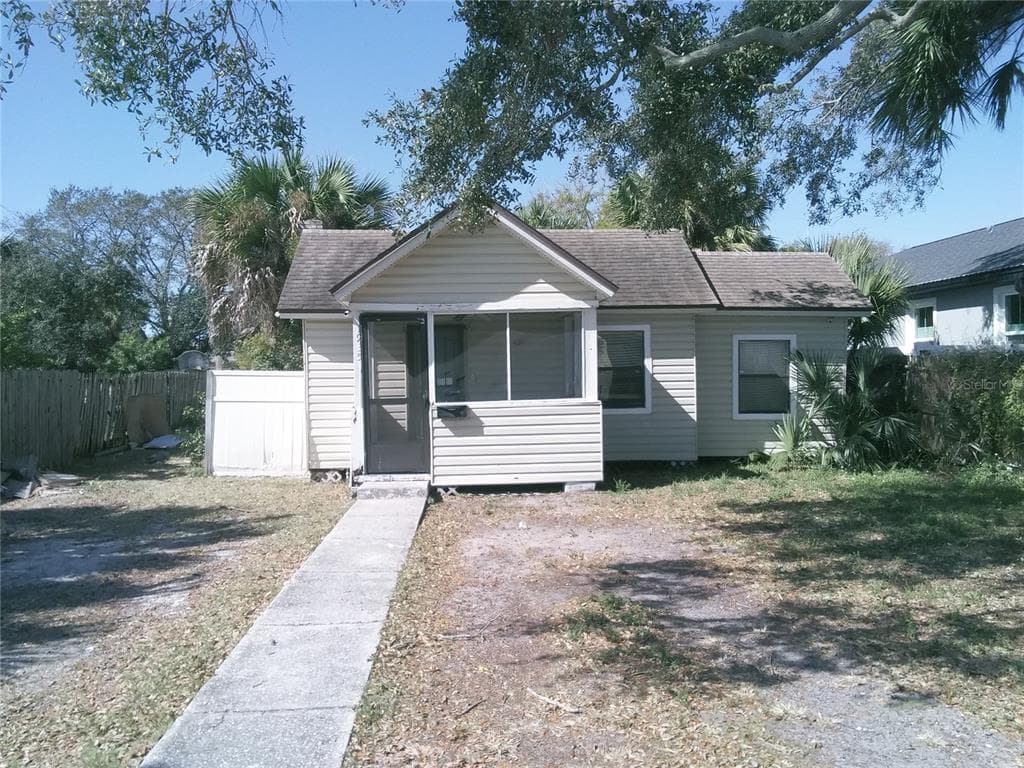 1935 43RD STREET S ST PETERSBURG, FL 33711