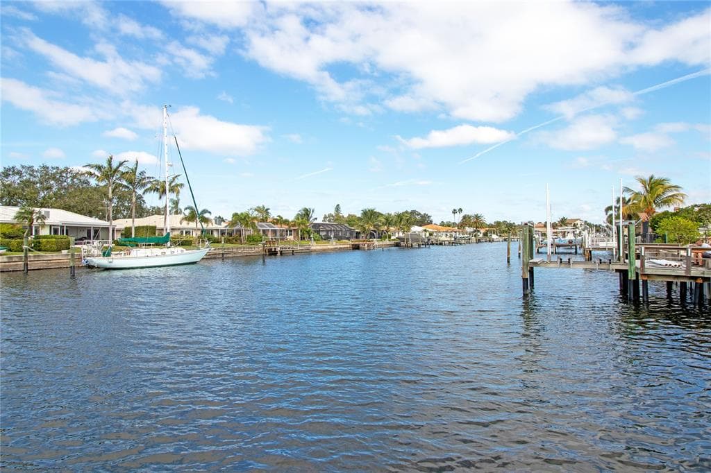2003 MICHIGAN AVENUE NE ST PETERSBURG, FL 33703
