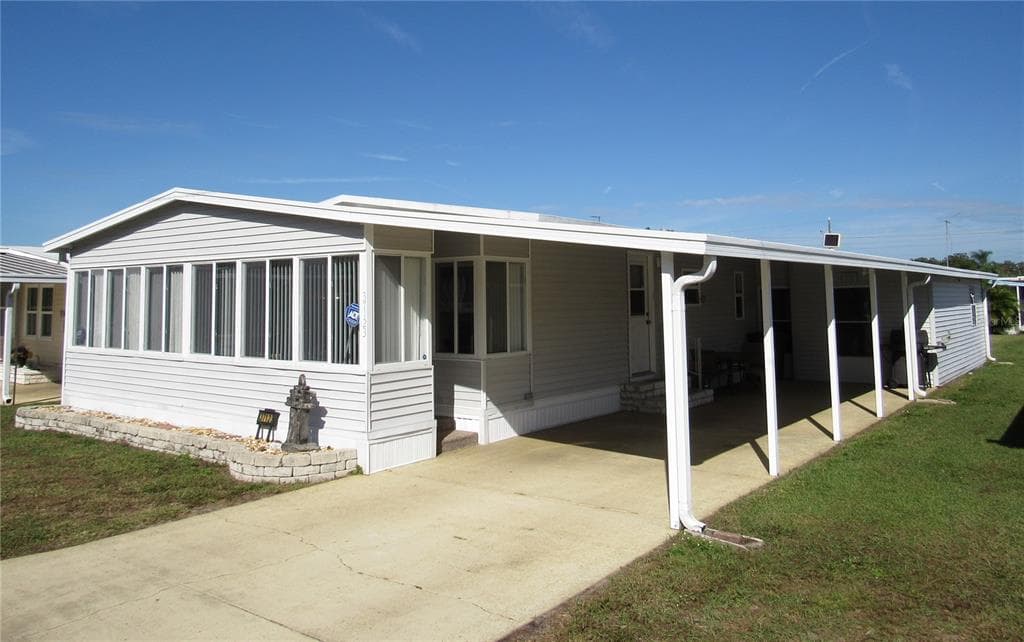 37123 LOIS AVENUE ZEPHYRHILLS, FL 33542
