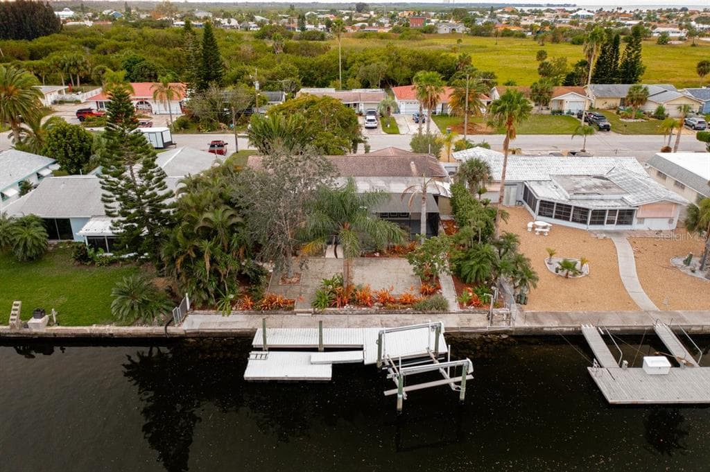 3925 HEADSAIL DRIVE NEW PORT RICHEY, FL 34652