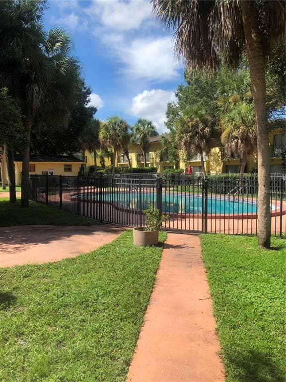 7624 DOLONITA DRIVE UNIT 7624 TAMPA, FL 33615