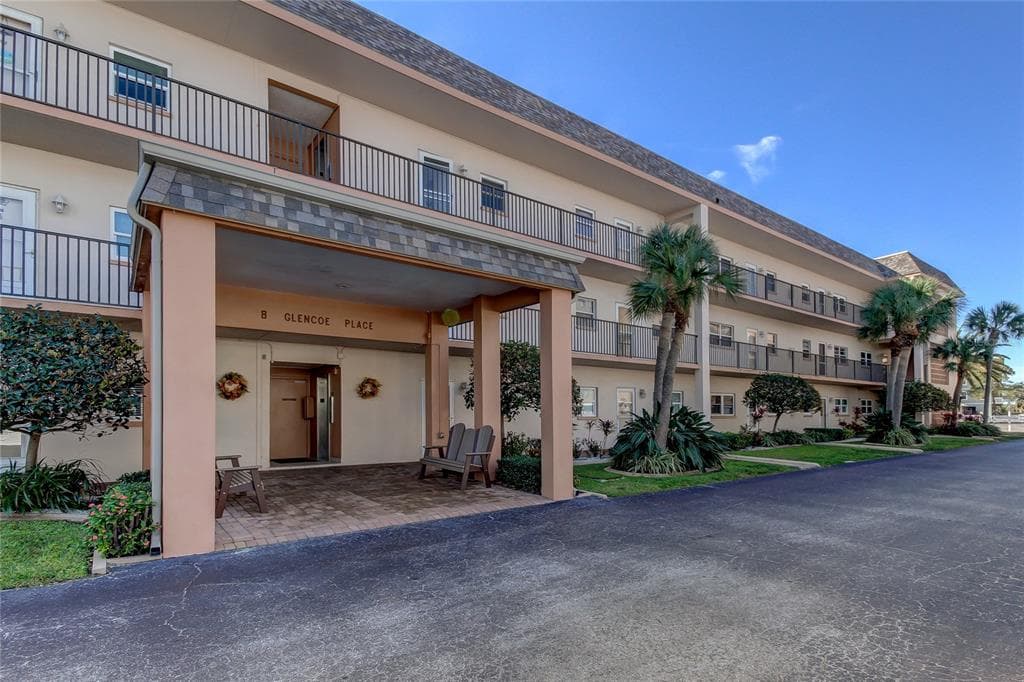 8 GLENCOE PLACE UNIT 208 DUNEDIN, FL 34698