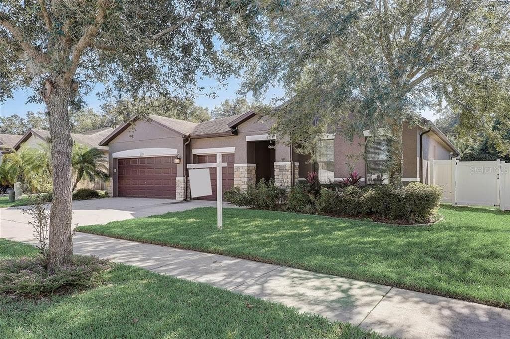 2220 LANDSIDE DRIVE VALRICO, FL 33594