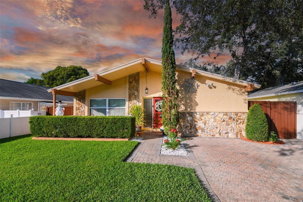 2125 W PERIO STREET TAMPA, FL 33612
