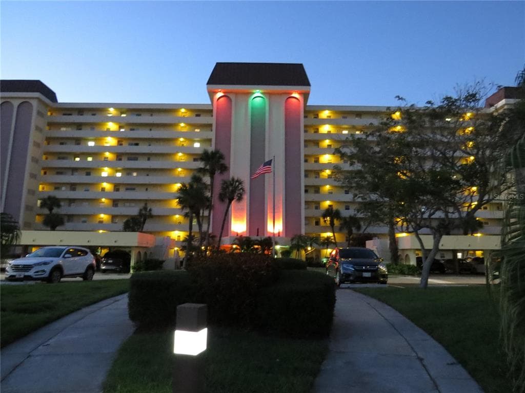 4725 COVE CIRCLE UNIT 1006 ST PETERSBURG, FL 33708