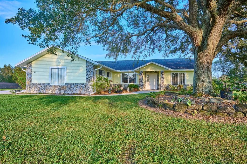 6197 AVOCADO DRIVE N INDIAN LAKE ESTATES, FL 33855