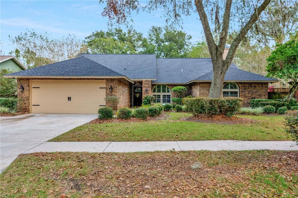 101 RUNNING HORSE ROAD SEFFNER, FL 33584