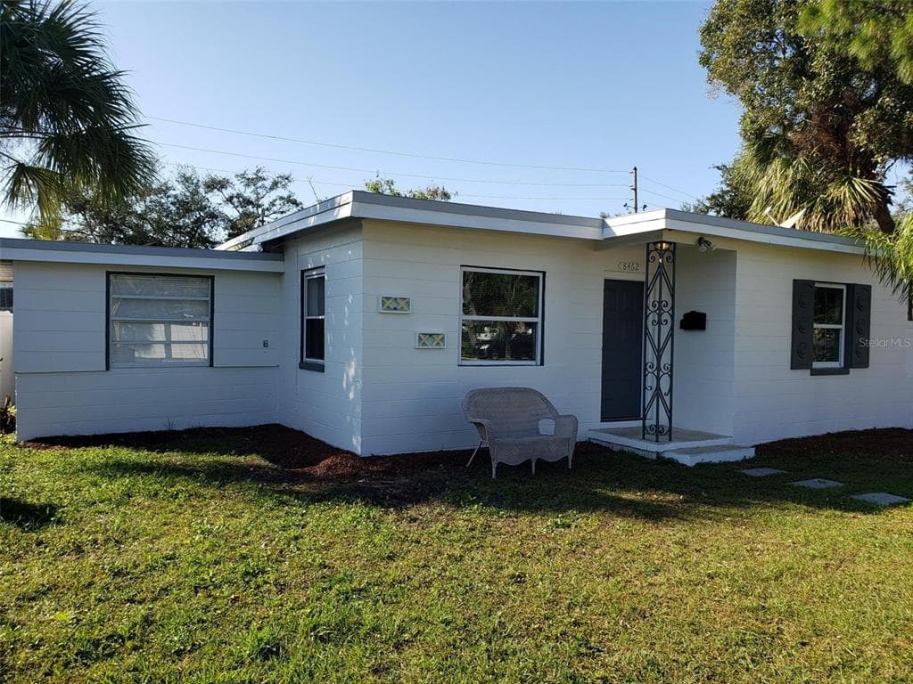 8462 3RD STREET N ST PETERSBURG, FL 33702