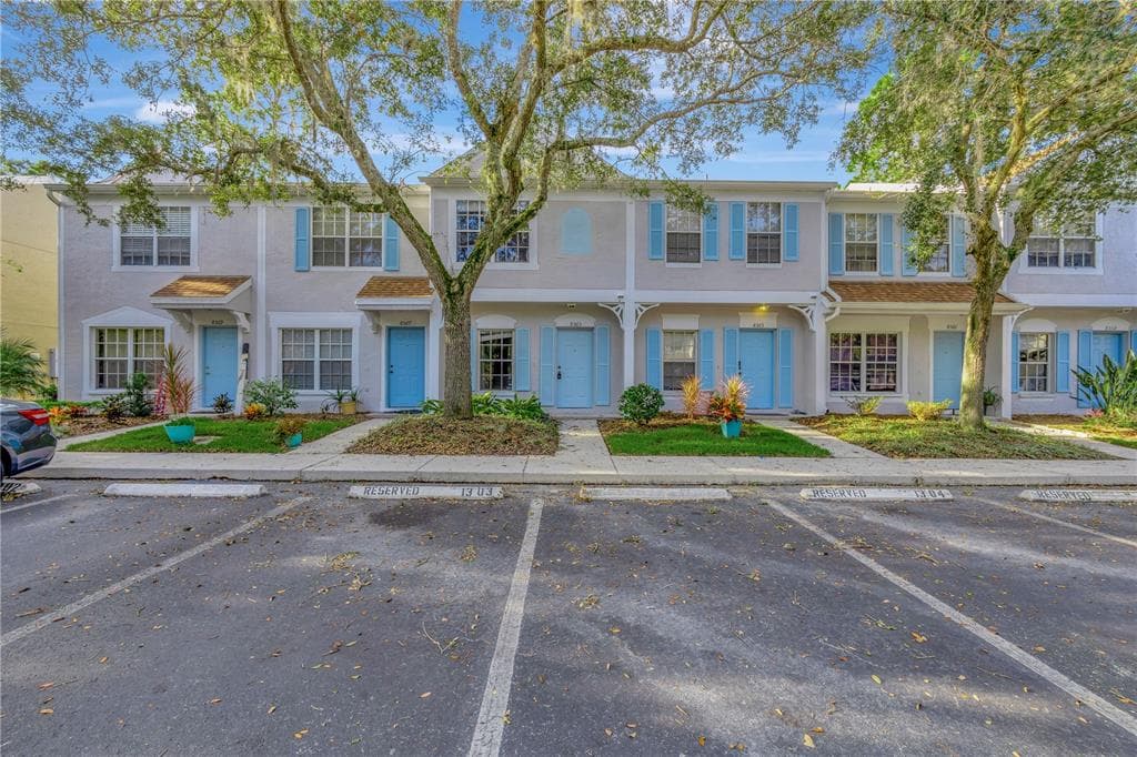 8565 HUNTERS KEY CIRCLE TAMPA, FL 33647