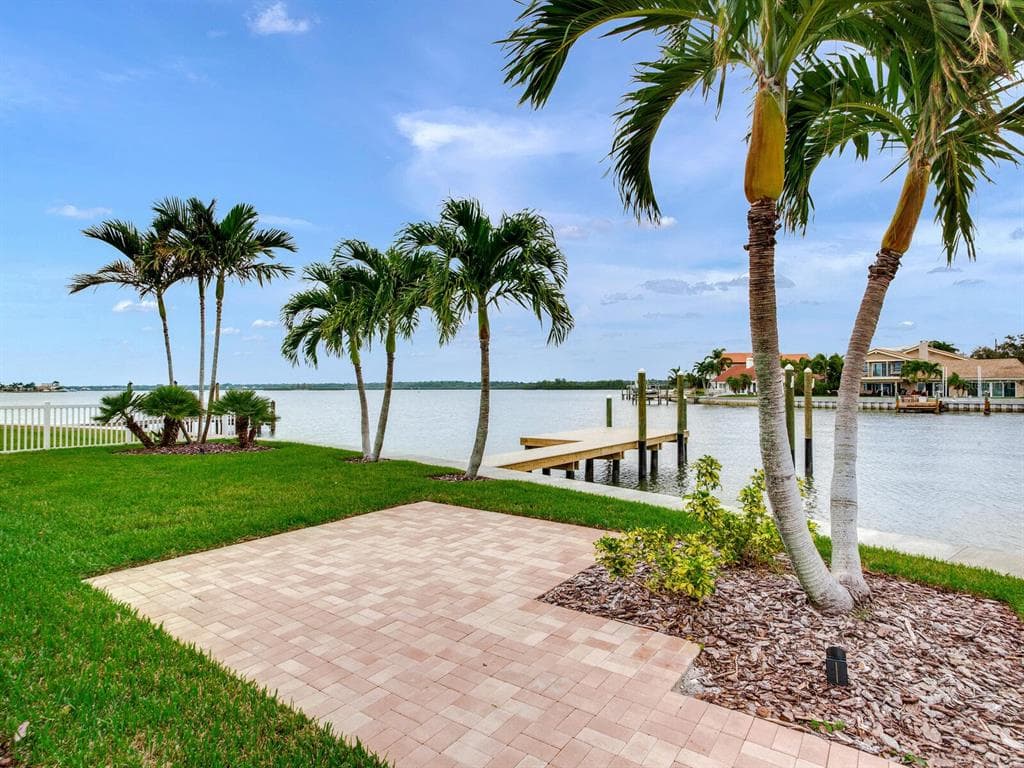 16113 5TH STREET E REDINGTON BEACH, FL 33708