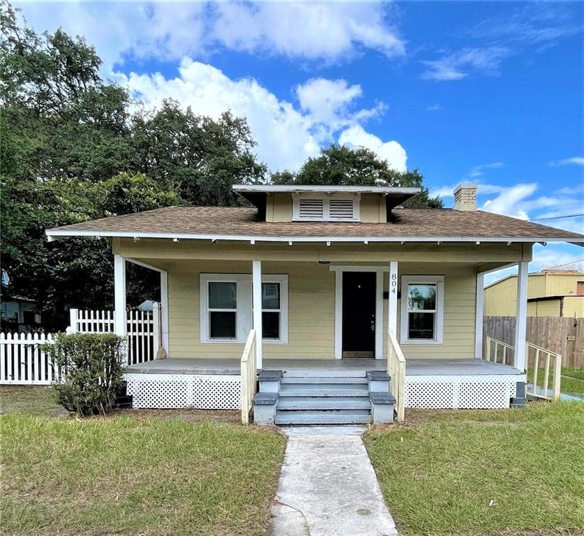 804 E LAKE AVENUE TAMPA, FL 33603