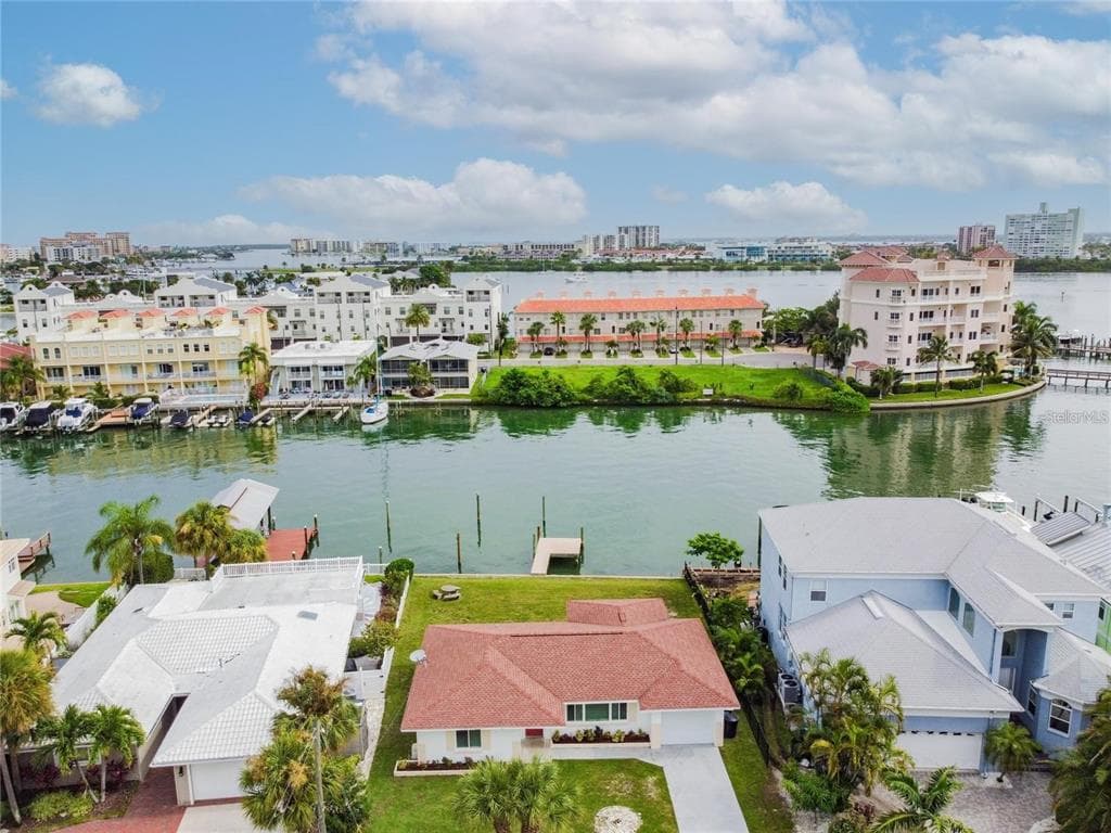 186 BAYSIDE DRIVE CLEARWATER BEACH, FL 33767