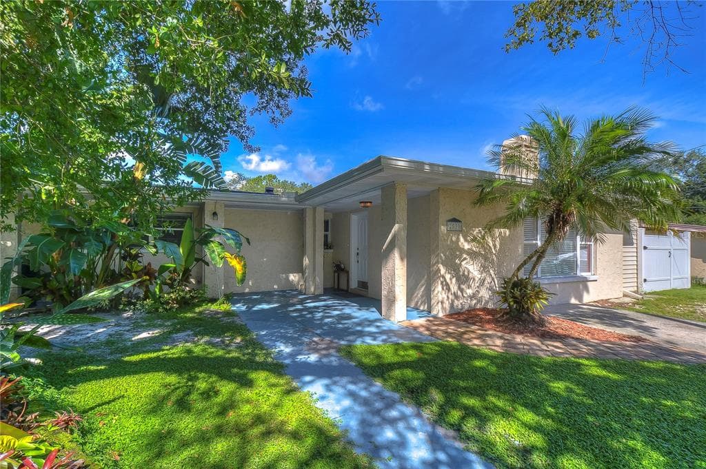2530 CHAPEL WAY TAMPA, FL 33618