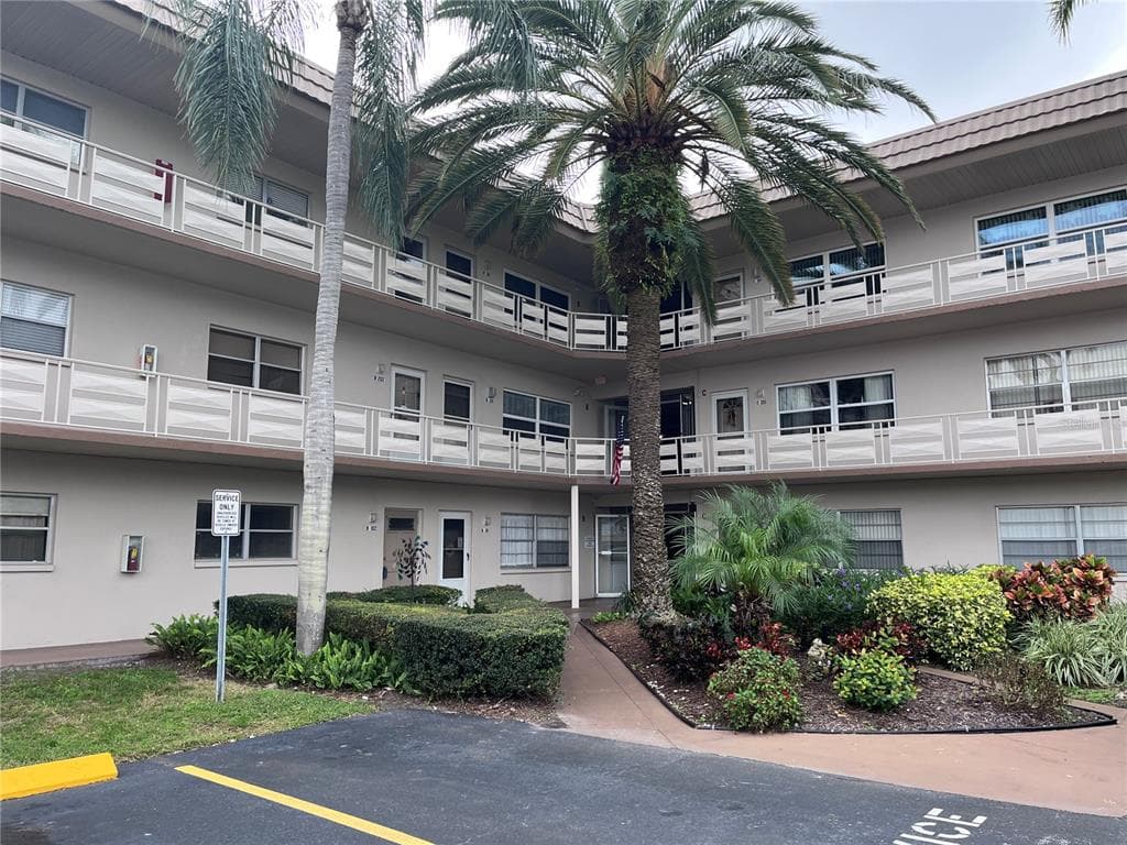 5530 80TH STREET N UNIT B102 ST PETERSBURG, FL 33709