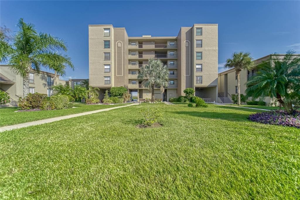 19725 GULF BOULEVARD UNIT 405 INDIAN SHORES, FL 33785
