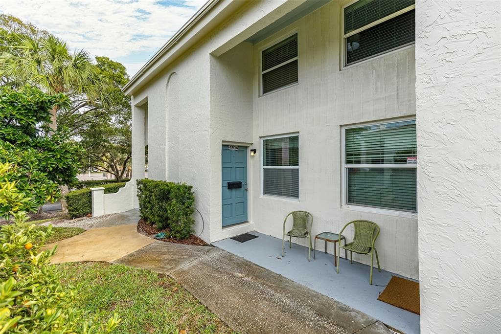 4504 LA CAPRI COURT