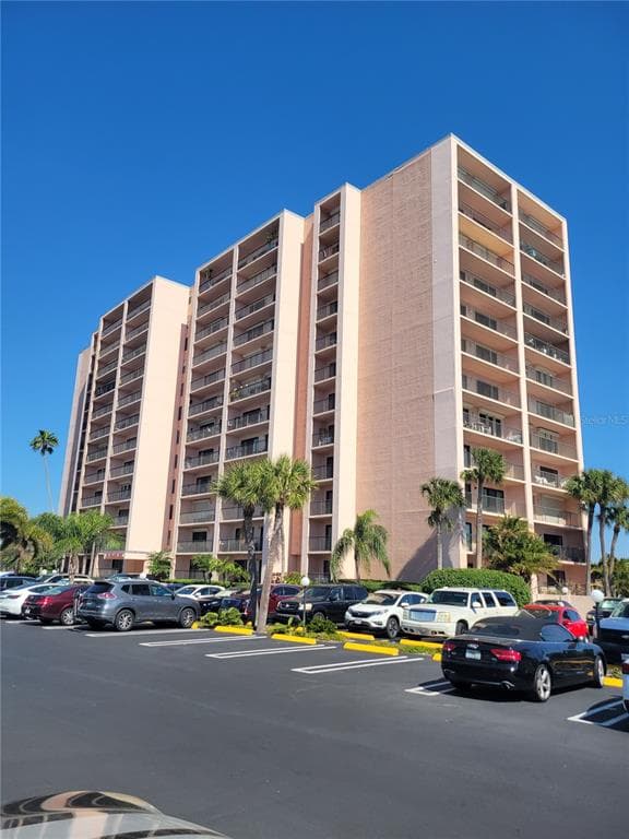 51 ISLAND WAY UNIT 506 CLEARWATER BEACH, FL 33767