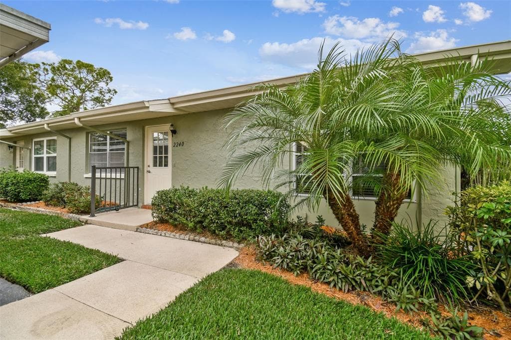 2240 GRENADIER DRIVE UNIT 29 SUN CITY CENTER, FL 33573
