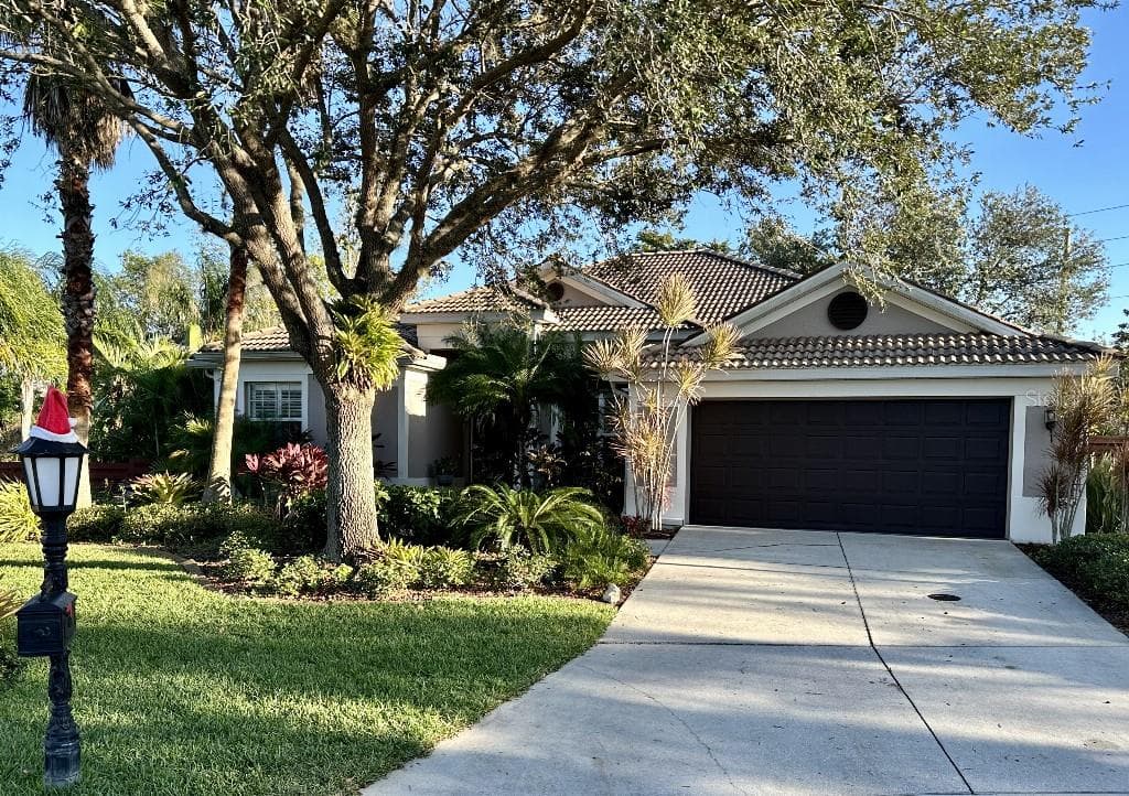 5722 OAKTON COURT SARASOTA, FL 34233