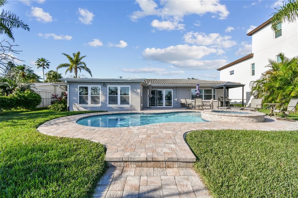 263 173RD AVENUE E NORTH REDINGTON BEACH, FL 33708