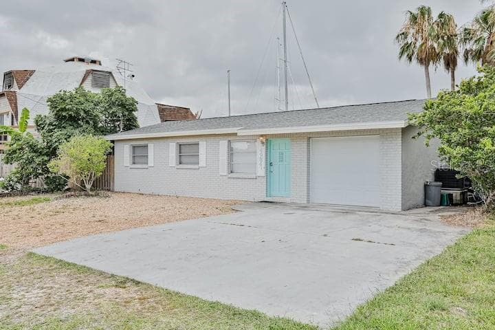 4984 CEDARBROOK LANE