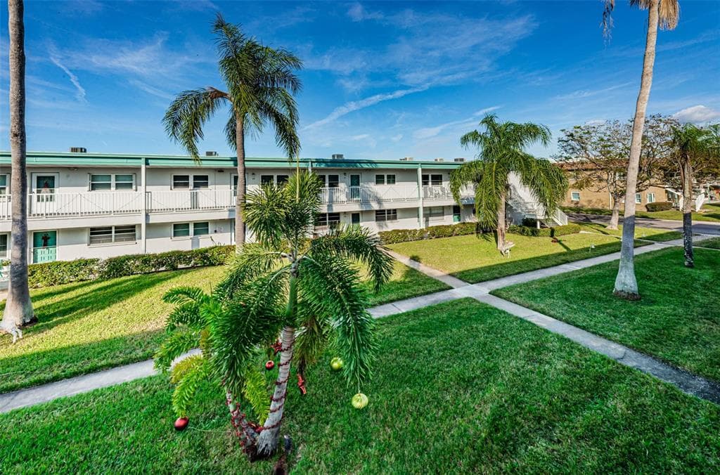 5216 81ST STREET N UNIT 17 ST PETERSBURG, FL 33709