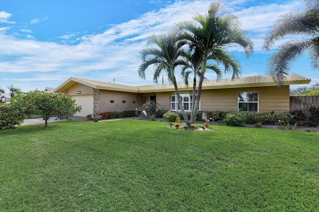 13886 PINECREST DRIVE LARGO, FL 33774