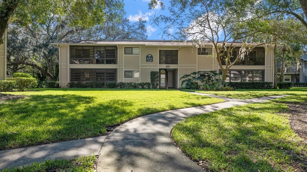 6013 LAKETREE LANE UNIT A TEMPLE TERRACE, FL 33617