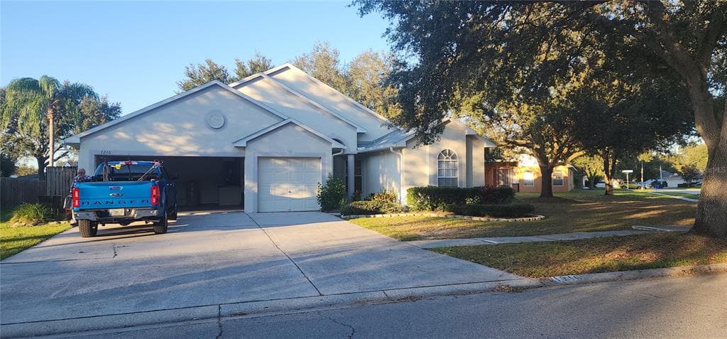 1216 LAKE SHORE RANCH DRIVE SEFFNER, FL 33584