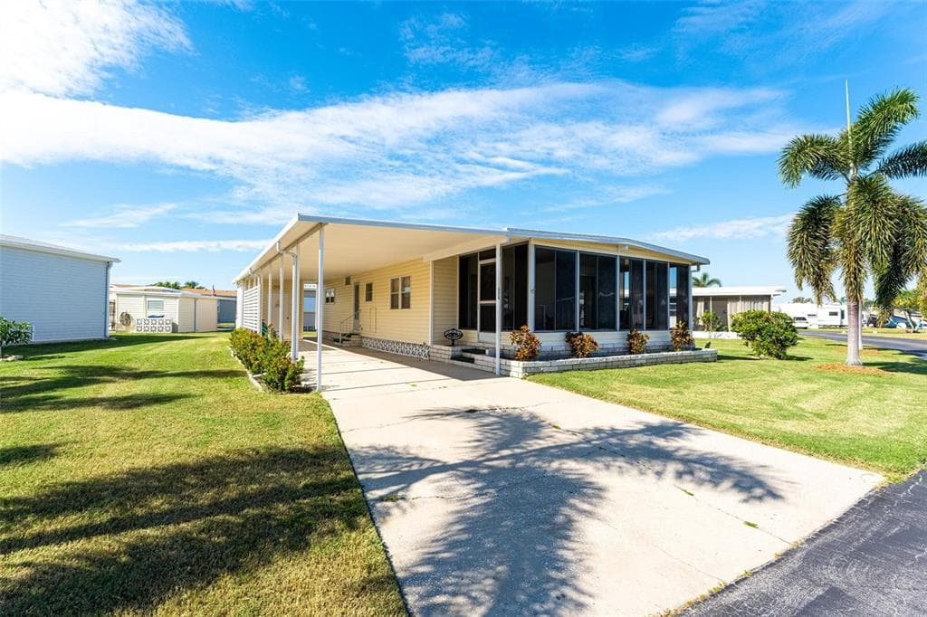 5518 DENMARK DRIVE BRADENTON, FL 34207