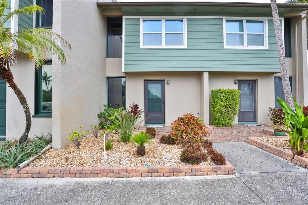 1028 APOLLO BEACH BOULEVARD UNIT 27 APOLLO BEACH, FL 33572