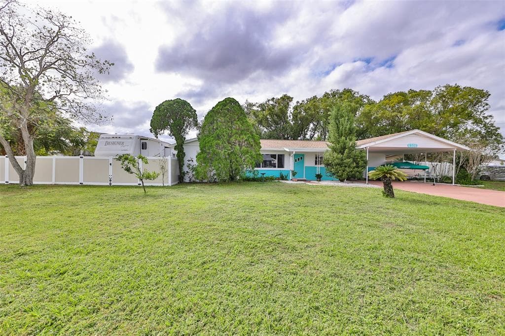 6308 E FLORIDA CIRCLE E APOLLO BEACH, FL 33572