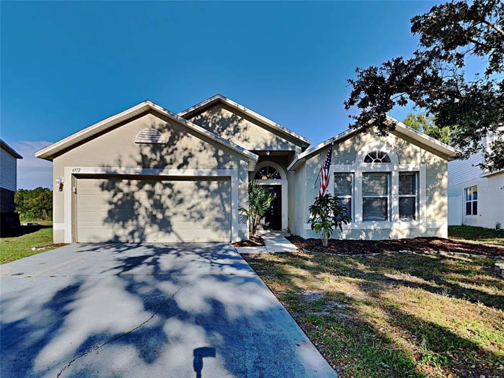 6912 CROWN LAKE DRIVE GIBSONTON, FL 33534