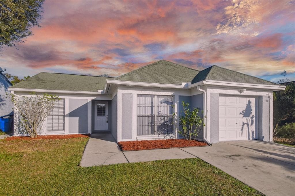 8319 IBERIA PLACE TAMPA, FL 33637