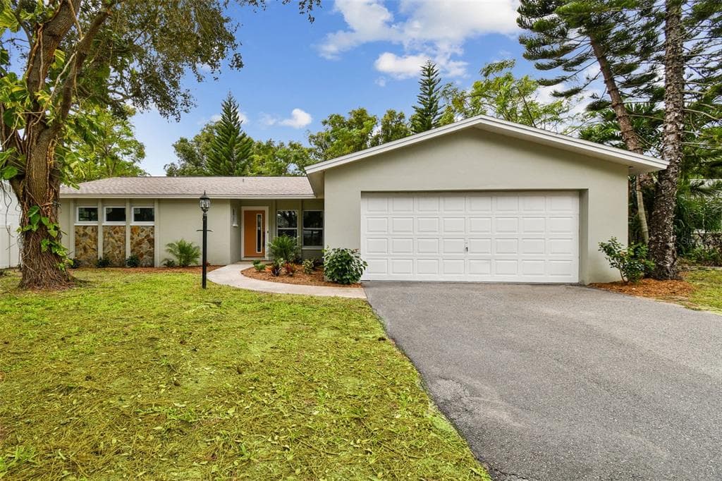 8464 136TH STREET SEMINOLE, FL 33776