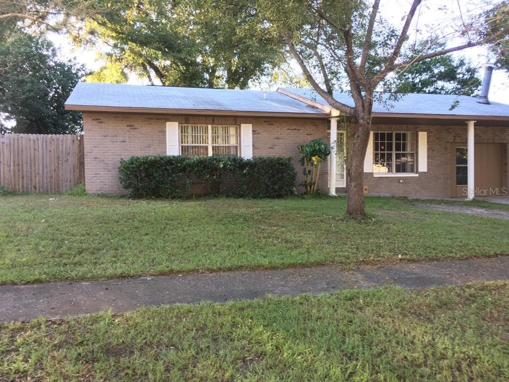 905 CHADSWORTH AVENUE SEFFNER, FL 33584
