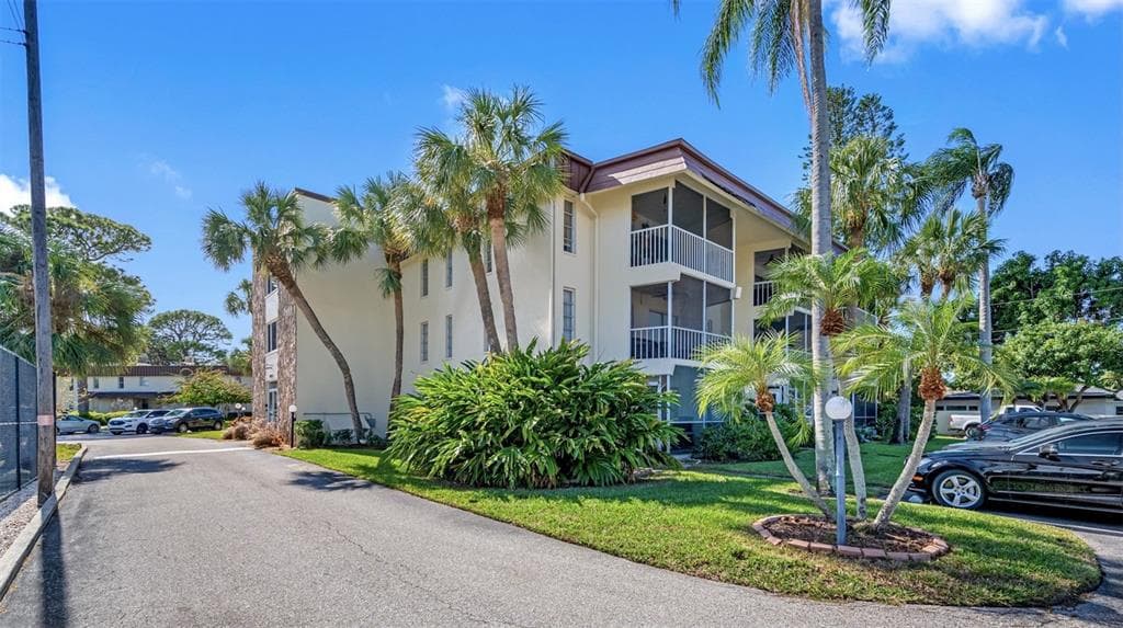 4901 38TH WAY S UNIT 313 ST PETERSBURG, FL 33711