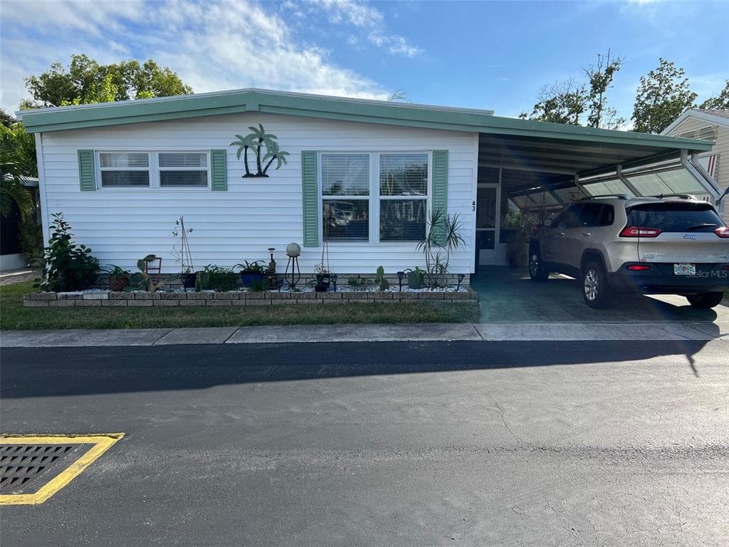 43 ROYAL PALM CIRCLE LARGO, FL 33778