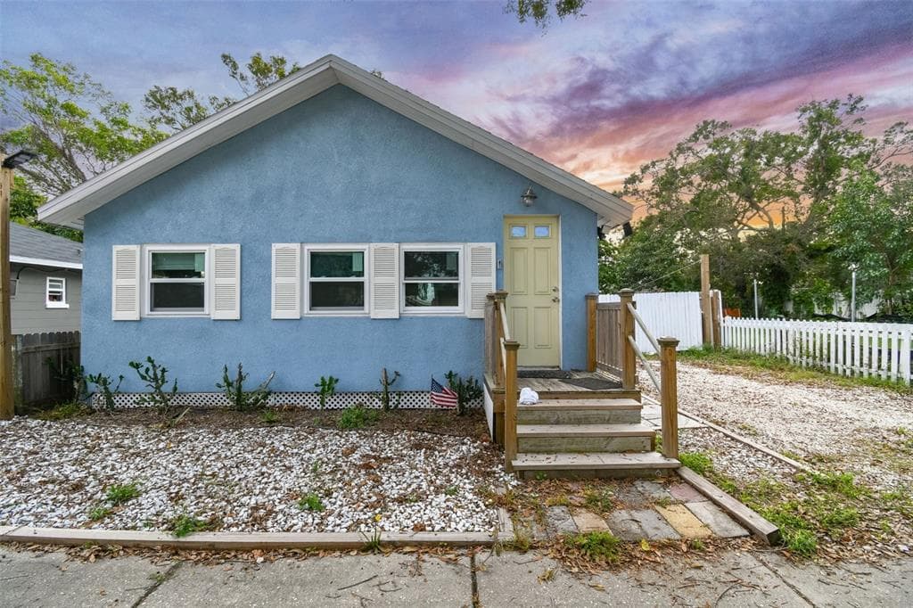 2582 GROVE PARK AVENUE N ST PETERSBURG, FL 33714