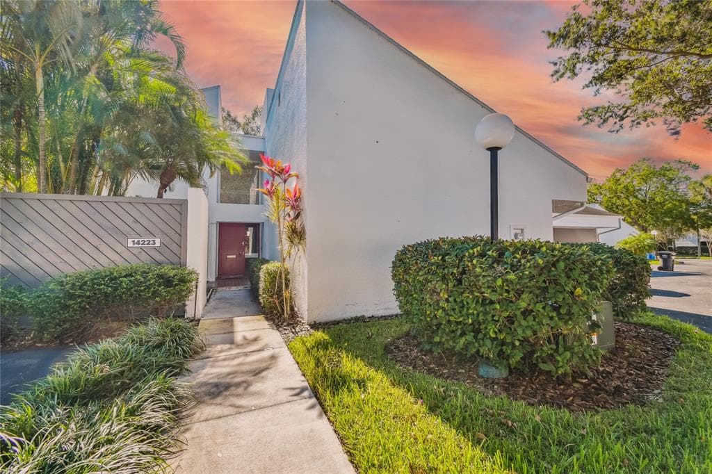 14223 CYPRESS CIRCLE UNIT 14223 TAMPA, FL 33618