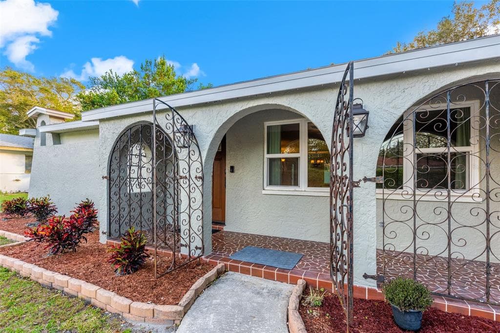 2652 OAKBROOK DRIVE LARGO, FL 33770