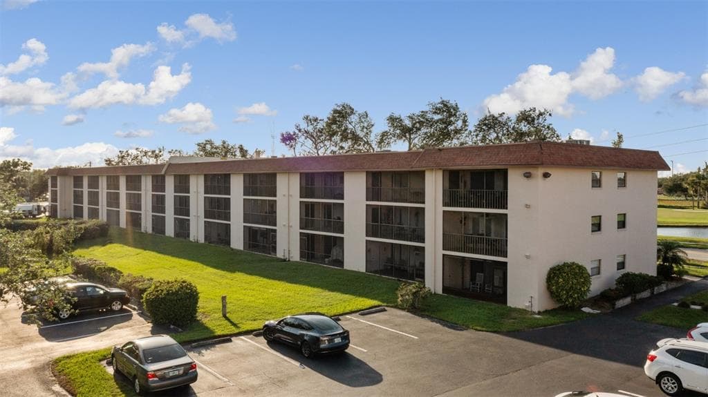 104 CAPRI ISLES BOULEVARD UNIT 304 VENICE, FL 34292
