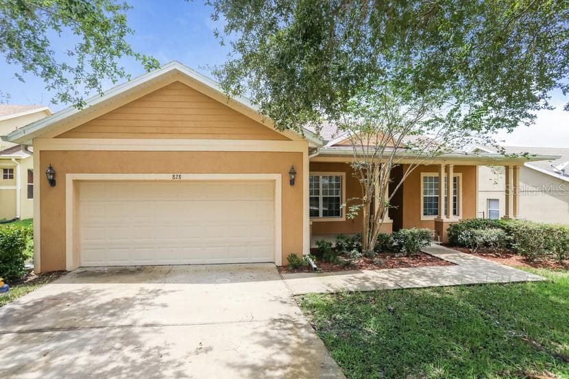 828 WILLOW OAK LOOP MINNEOLA, FL 34715