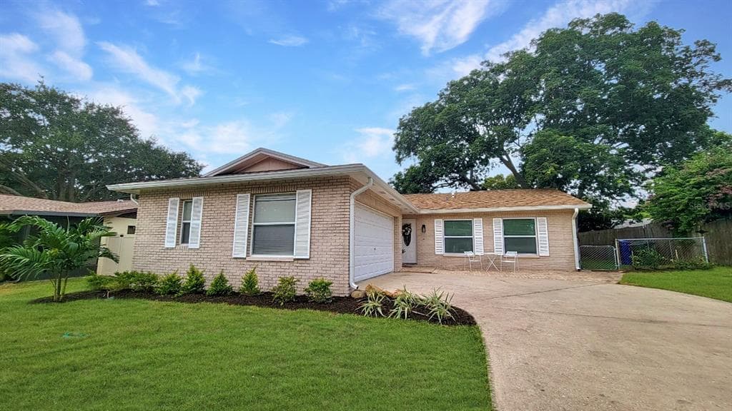 1902 BRIARWOOD STREET DUNEDIN, FL 34698