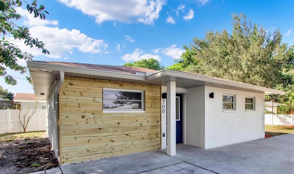 700 56TH AVENUE S ST PETERSBURG, FL 33705