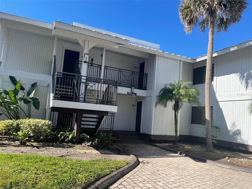 4774 FOX HUNT DRIVE UNIT 101 WESLEY CHAPEL, FL 33543