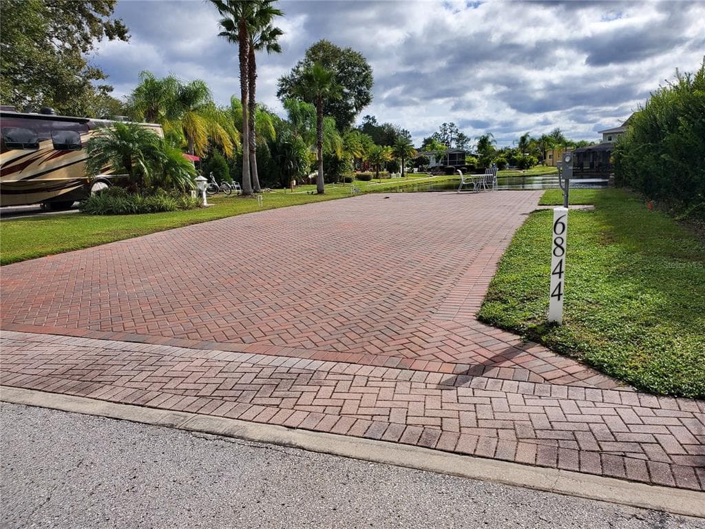 6844 AMANDA VISTA CIRCLE LAND O LAKES, FL 34637